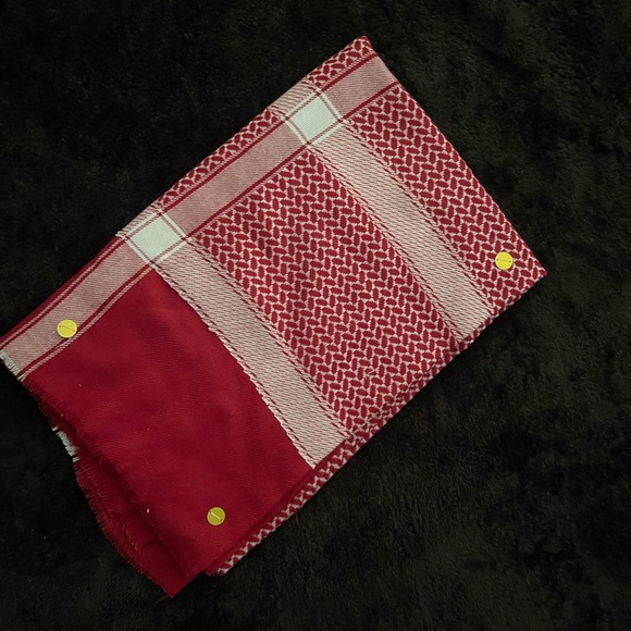 Red and White Patterned Keffiyah - Picture 1 of 1